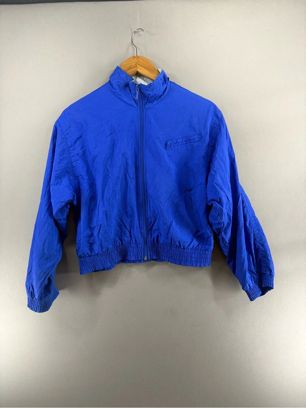 Vintage Nike 80’ Women Cropped Windbreaker Zip Logo On Back Pads Shoulder M Blue